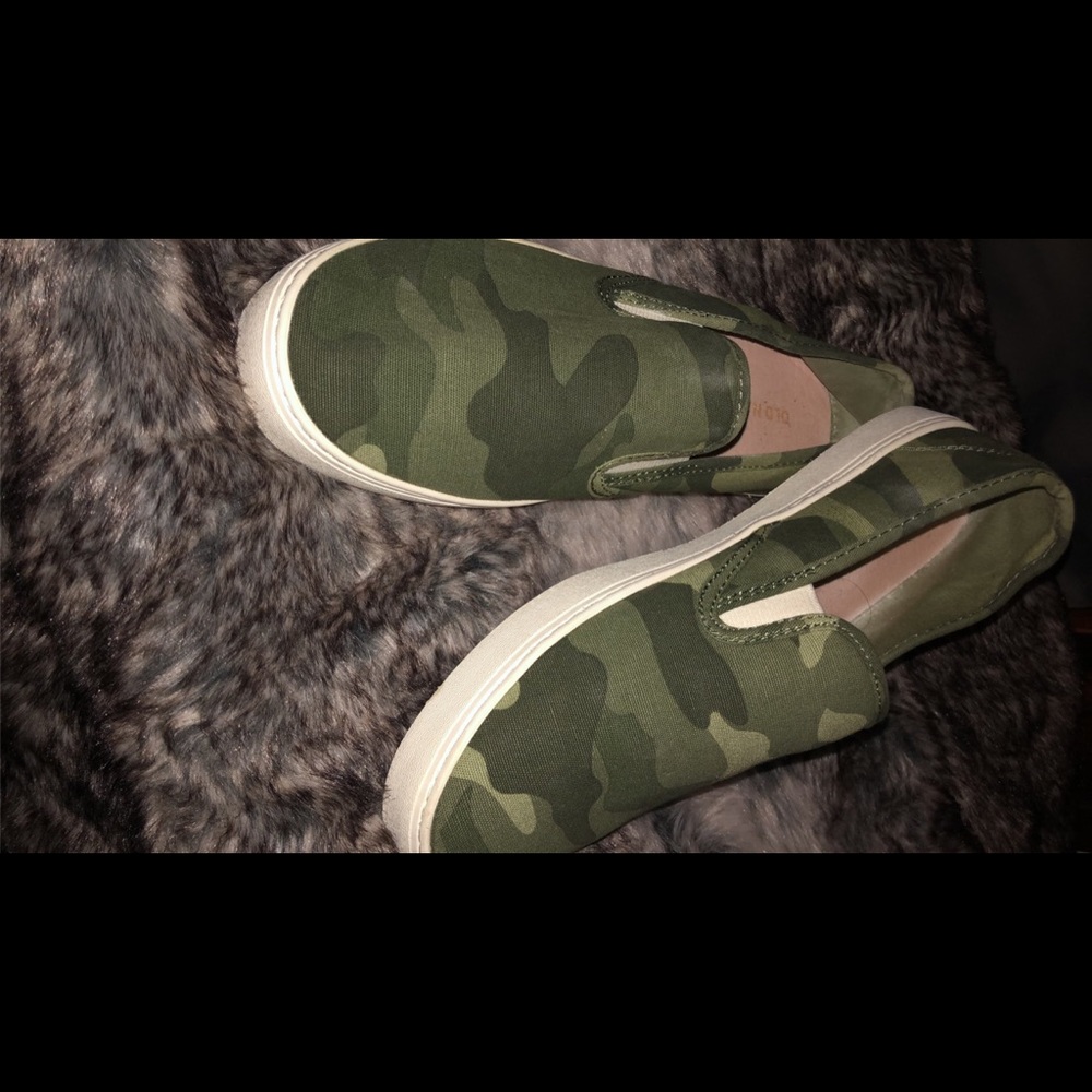 Women’s slip-on sneakers